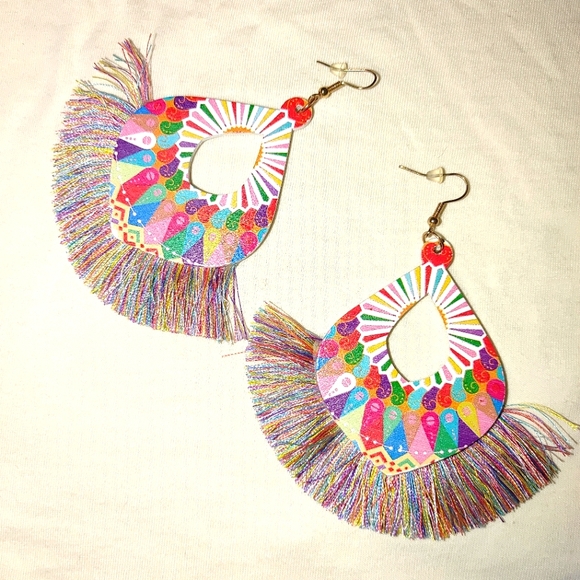 ʕ·ᴥ·ʔ Tassel Earrings Rainbow Colored - Picture 1 of 4